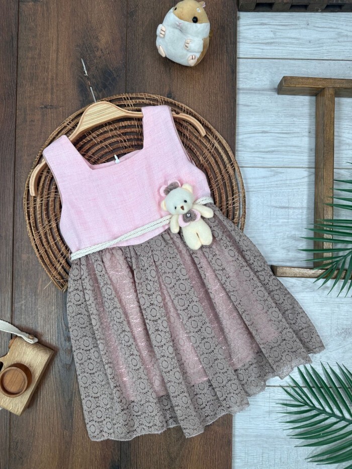 Pamuklu Keten Güpür Etekli Ayıcık Aksesuarlı Kız Bebek Elbise