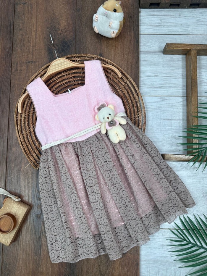 Pamuklu Keten Güpür Etekli Ayıcık Aksesuarlı Kız Bebek Elbise