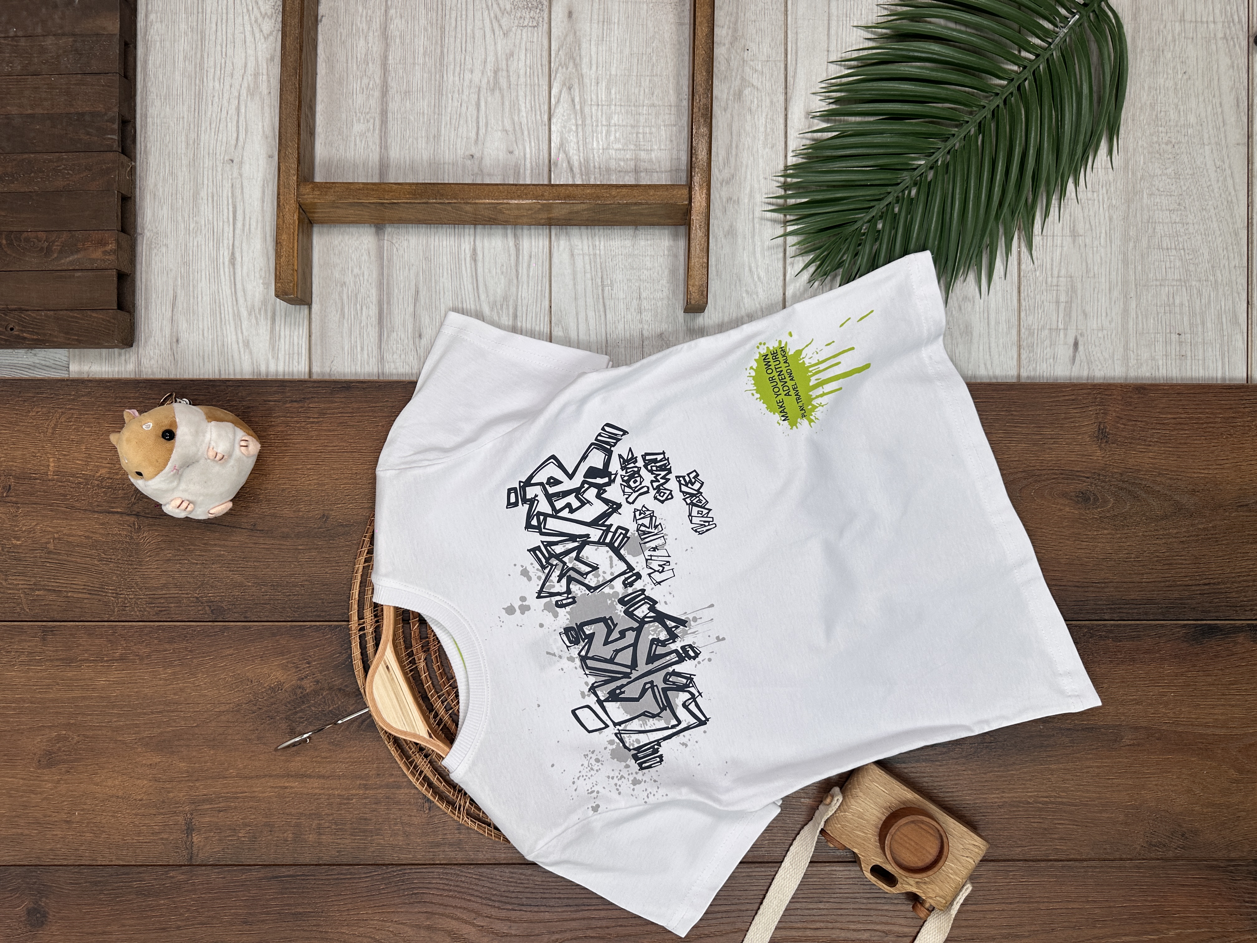 ERKEK ÇOCUK PAMUKLU GRAFFİTİ DETAYLI YUVARLAK, BİSİKLET YAKALI BEYAZ T-SHIRT - Görsel 6