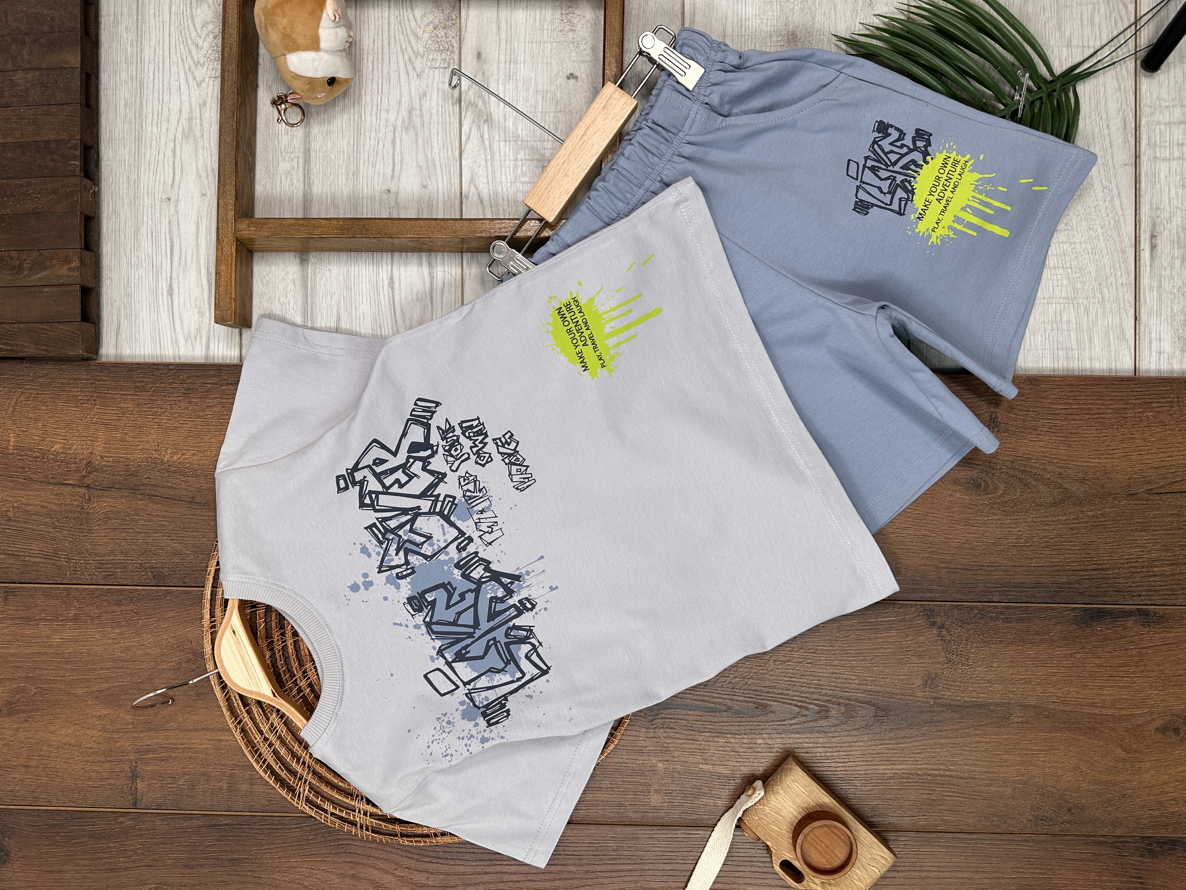 Yazlık Pamuklu Grafiti Baskılı Kısa Kollu Erkek Çocuk 2li Takım