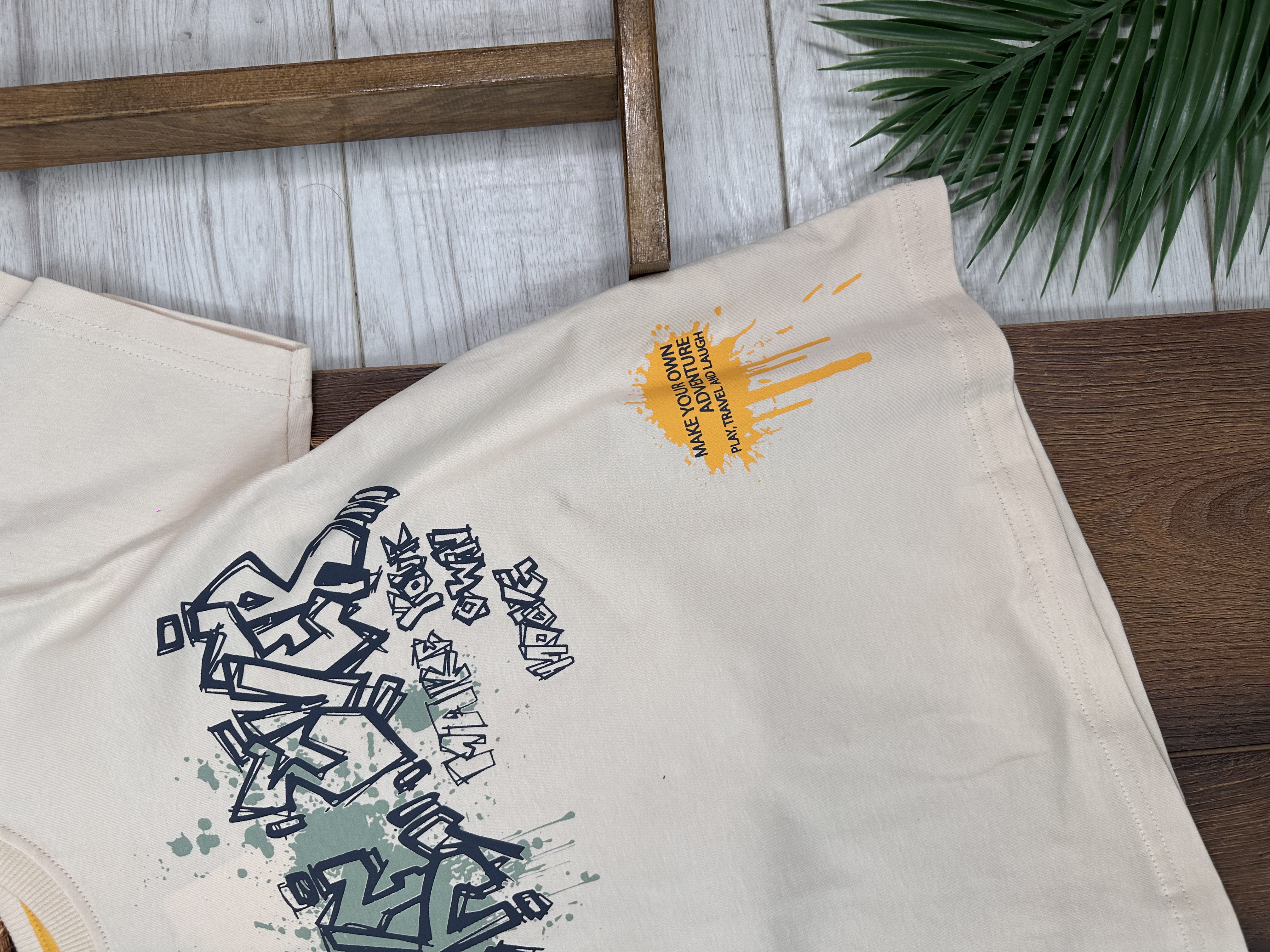 ERKEK ÇOCUK PAMUKLU GRAFFİTİ DETAYLI YUVARLAK, BİSİKLET YAKALI GRI T-SHIRT - Detay Görseli 3