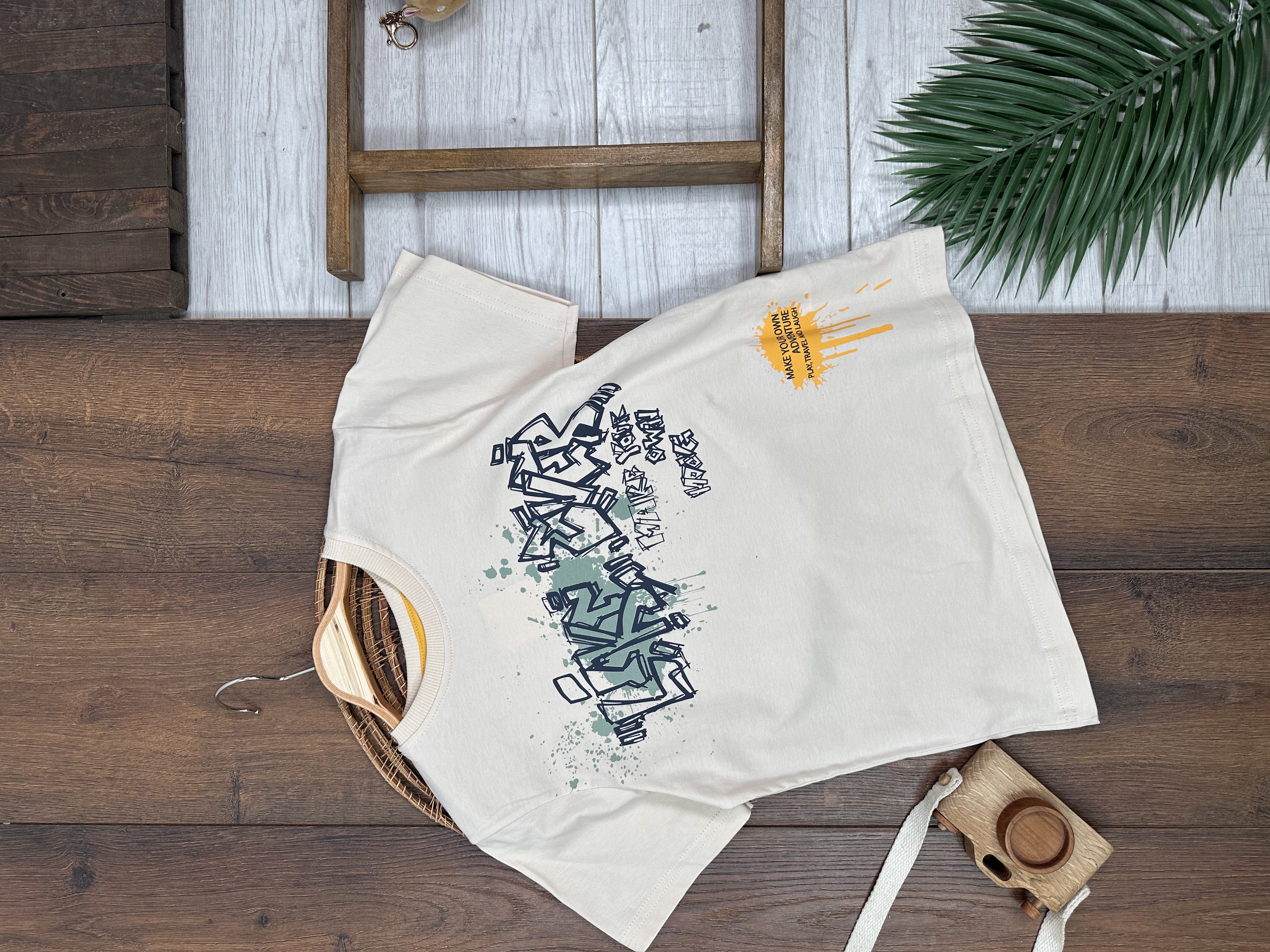 ERKEK ÇOCUK PAMUKLU GRAFFİTİ DETAYLI YUVARLAK, BİSİKLET YAKALI GRI T-SHIRT - Detay Görseli 4