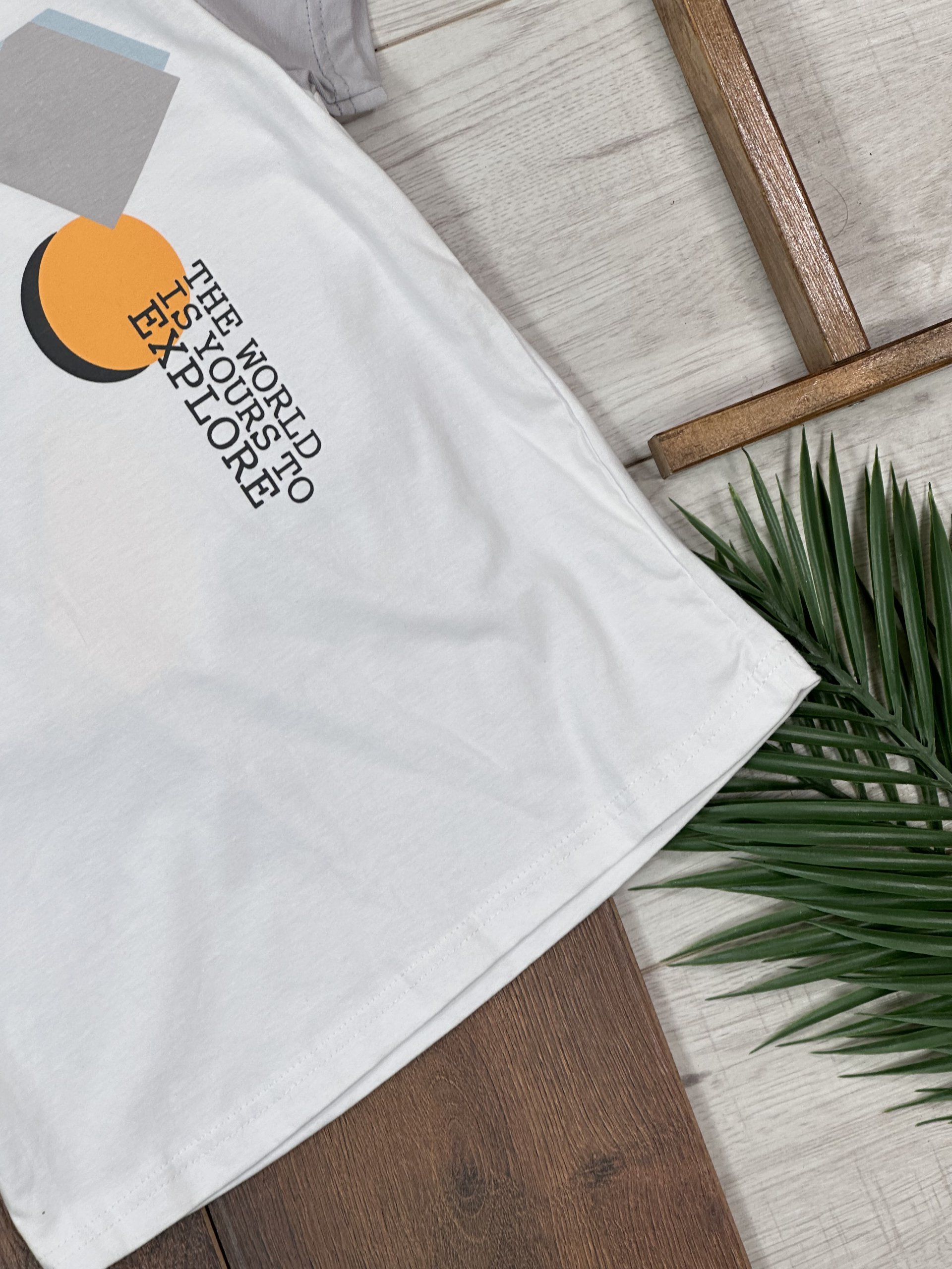 ERKEK ÇOCUK ÖN ARKA BASKILI RENKLİ T-SHİRT