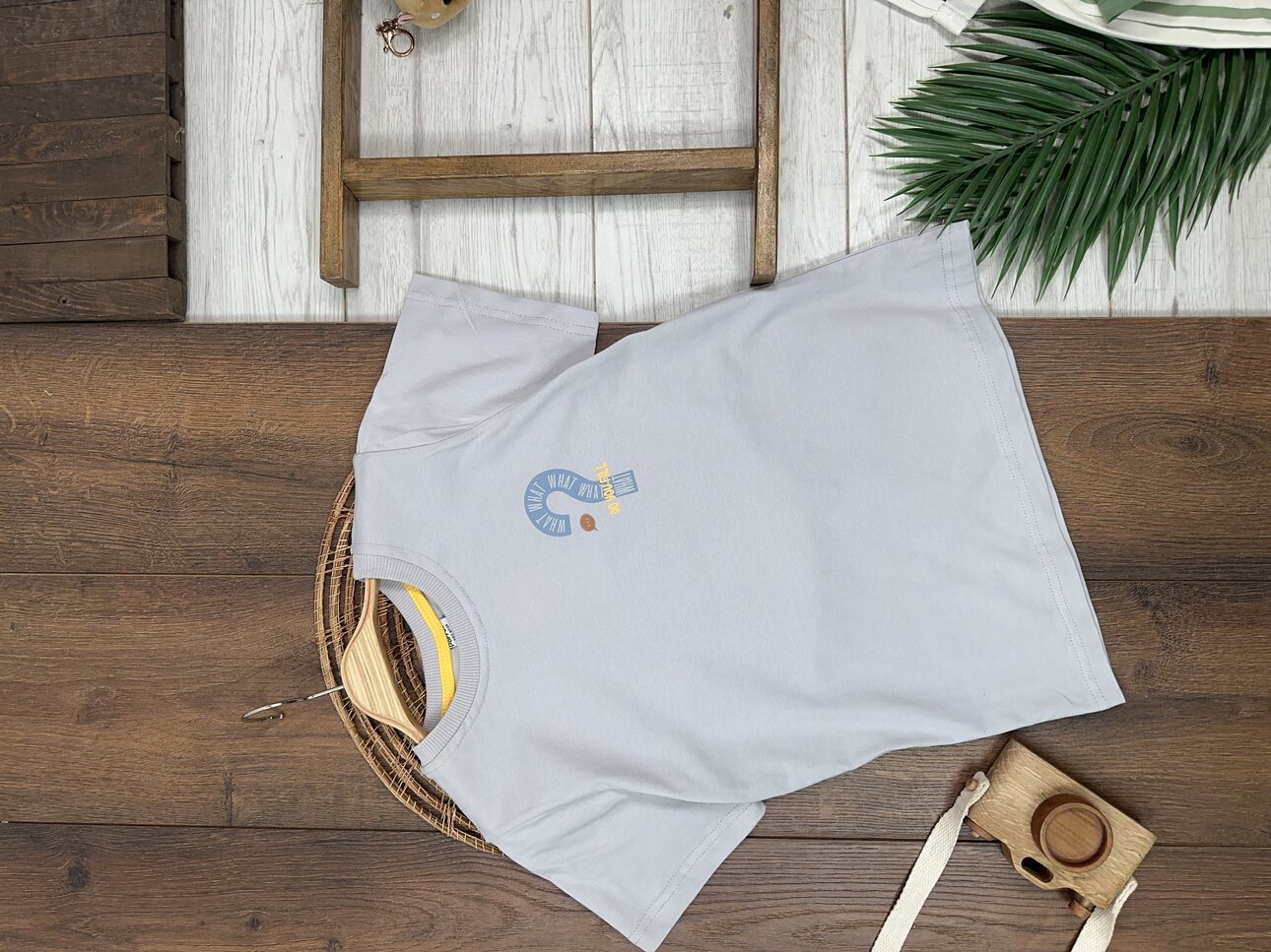 GRI RENK ERKEK ÇOCUK BİSİKLET YAKA SORU İŞARETİ BASKILI PAMUKLU KISA KOLLU BEYAZ TSHIRT - Görsel 4