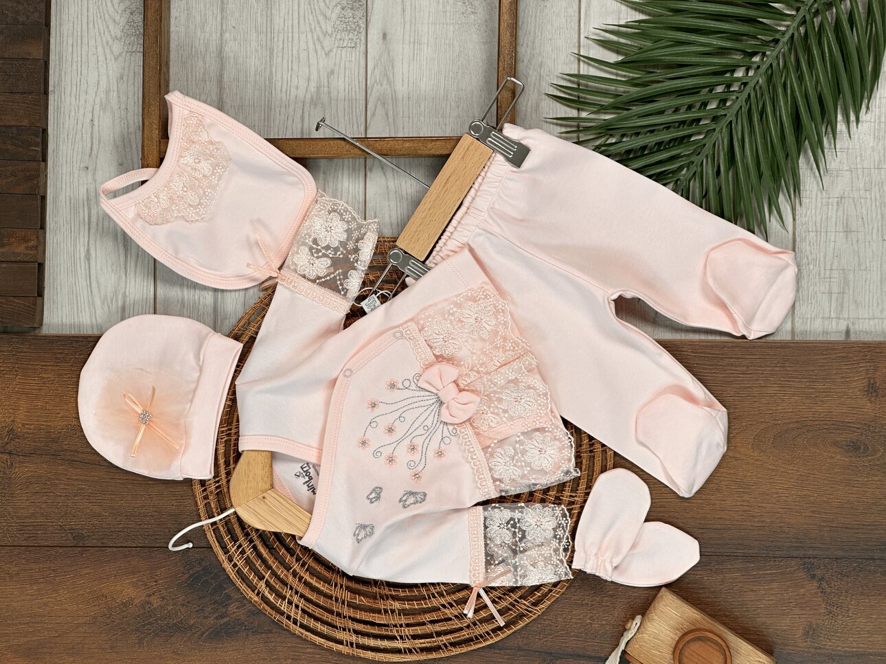 Pamuklu Nakış  İşlemeli Güpür Detaylı Kiz Bebek 5li Hastane Çıkış Seti