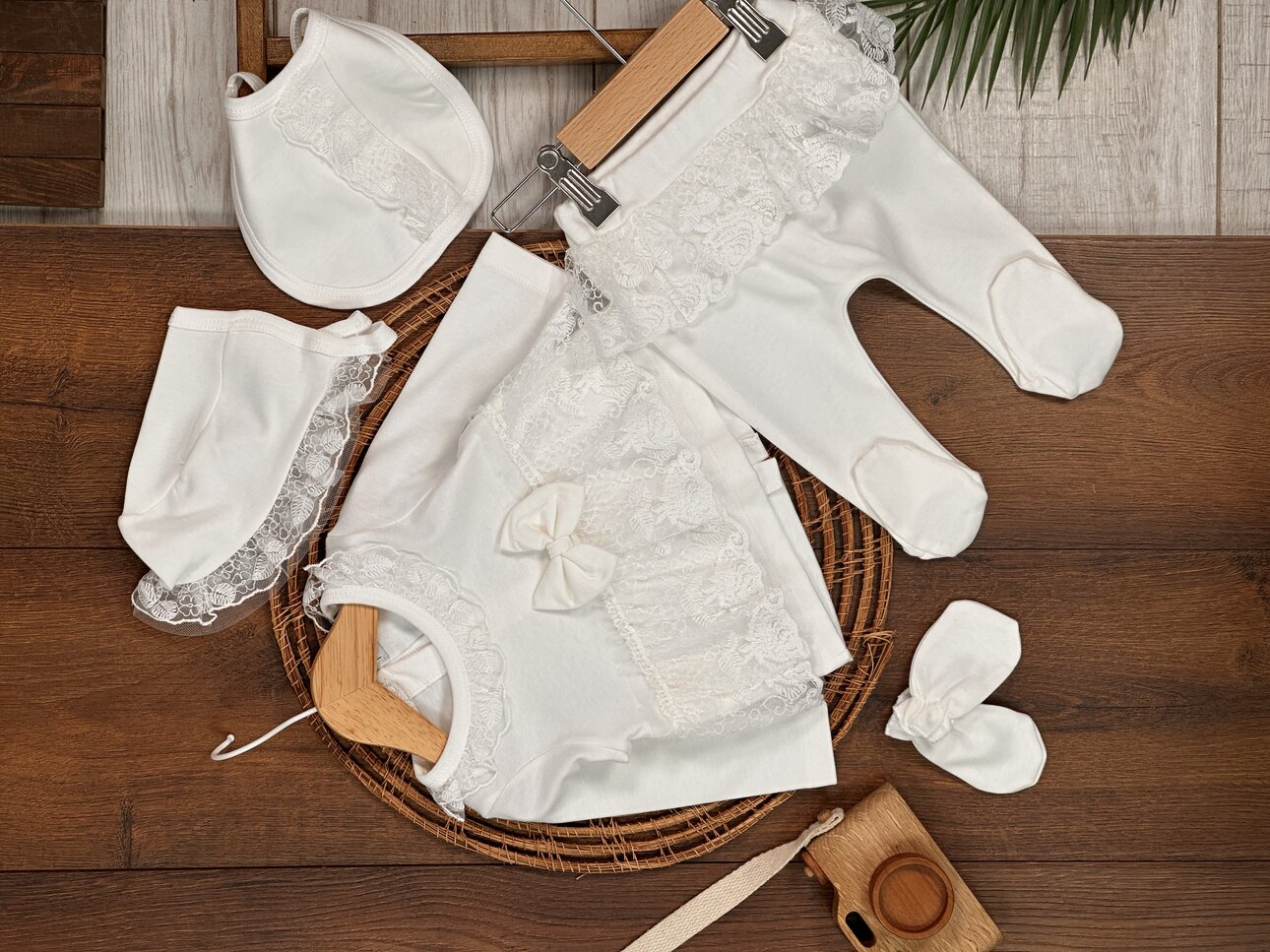 Yüksek Kalite Pamuk Dantel Detaylı Fiyonklu Kız Bebek 5li Hastane Çıkış Seti