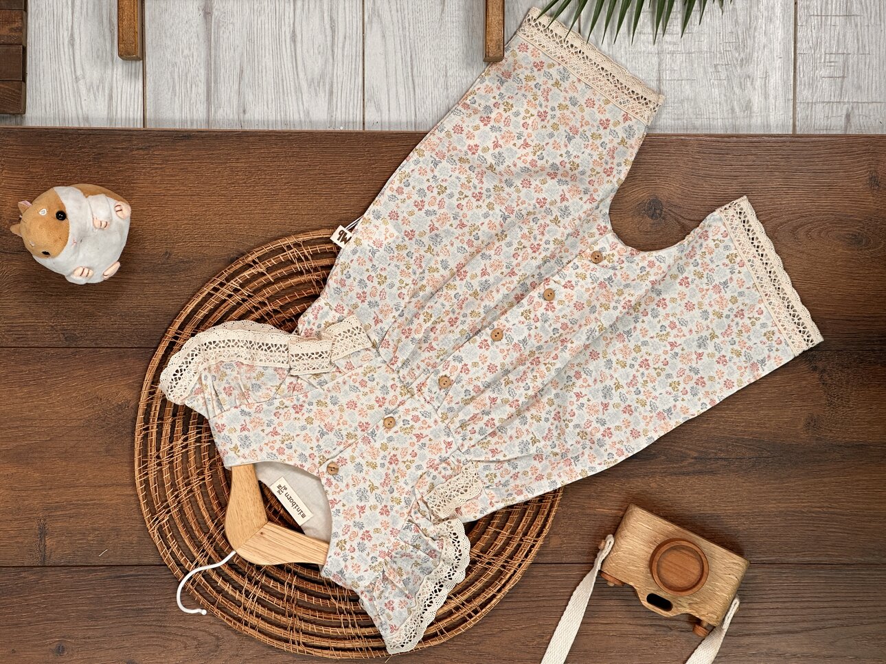 Yazlık Pamuklu Çiçek Desenli Dantel Detaylı Kız Çocuk Tulum