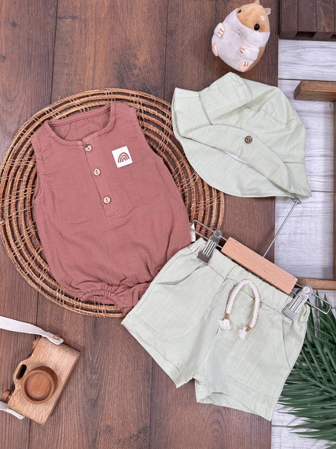 Gökkuşağı Detaylı Şapkalı Yazlık Kombin 3lü Erkek Bebek Takım