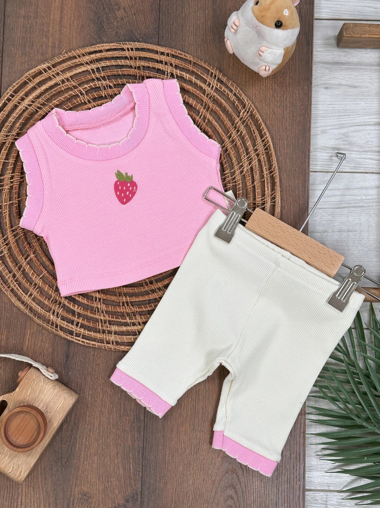 Yazlık Pamuklu Çilek Desenli Kız Bebek 2li Takım