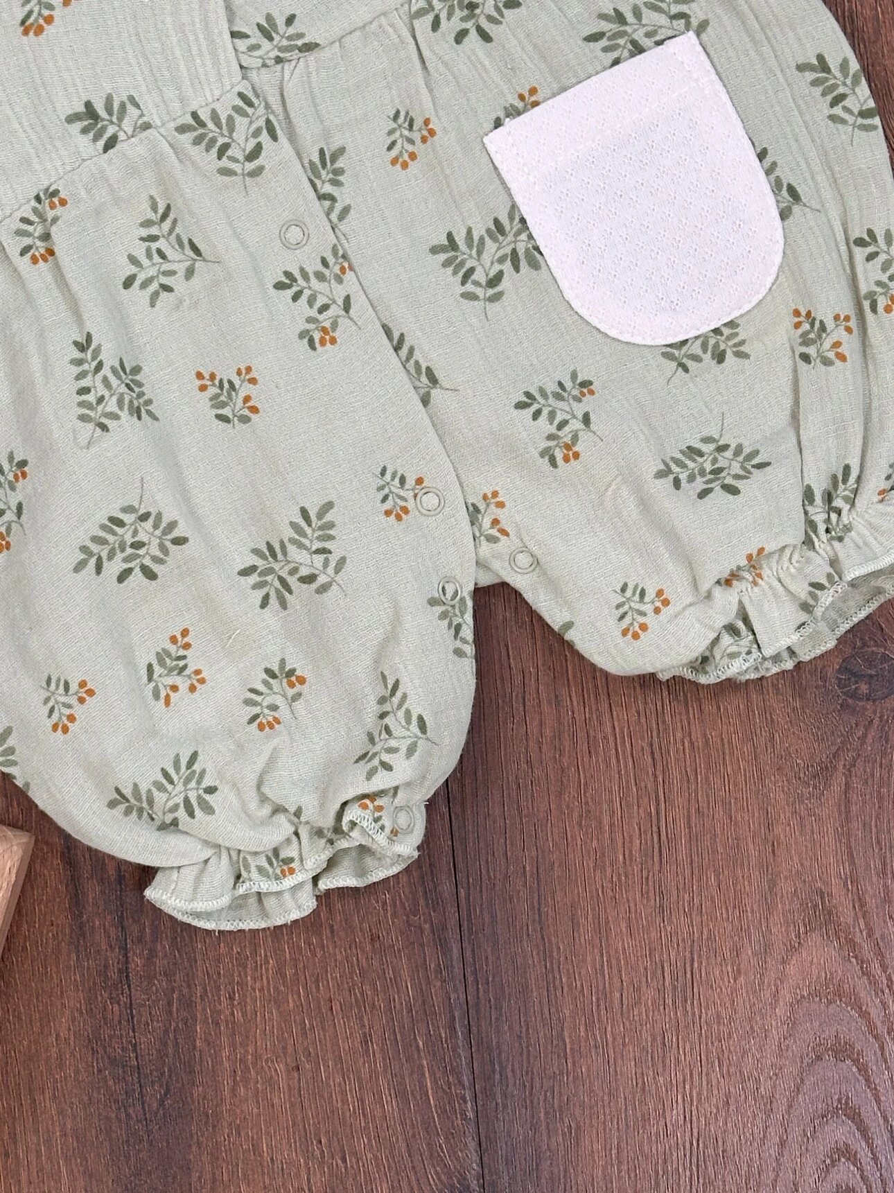Yazlık Pamuklu Müslin Çiçek Desenli Kız Bebek Tulum - Görsel 3