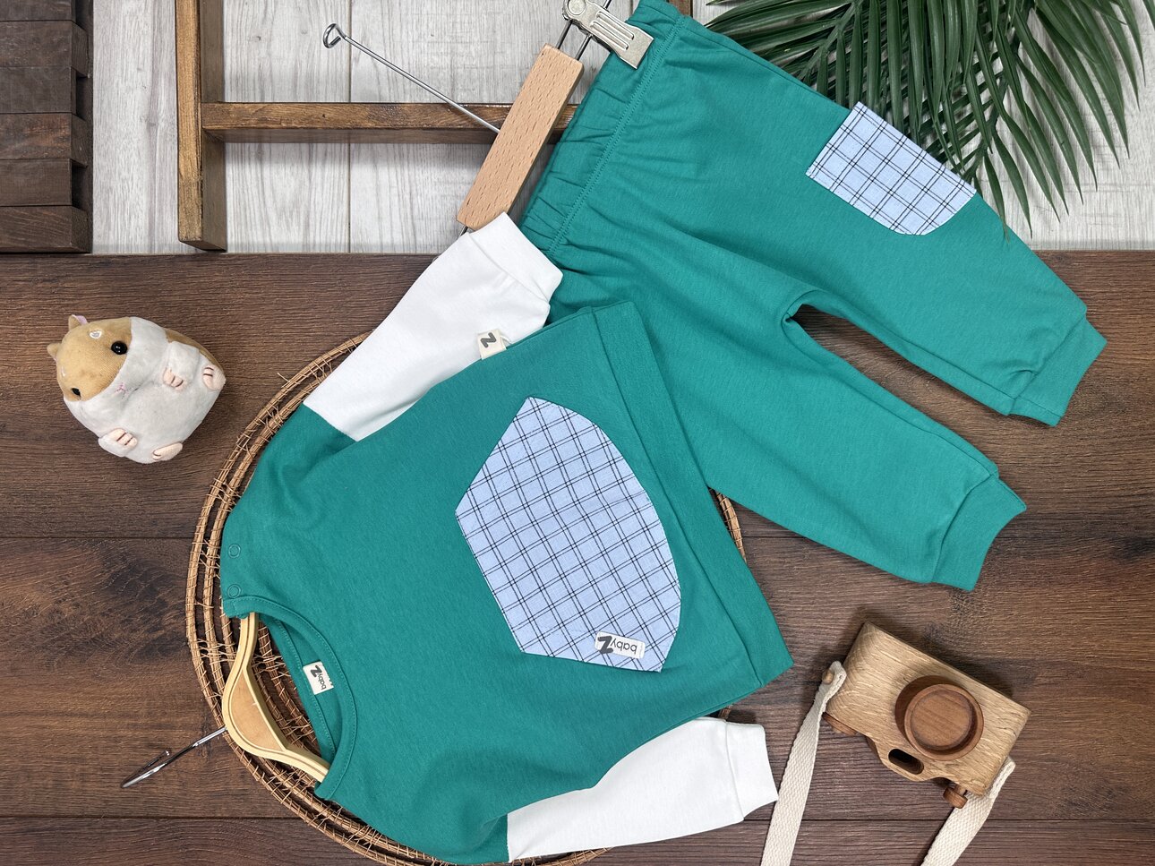 Pamuklu Kanguru Cepli Ekose Detaylı 2li Erkek Bebek Takım