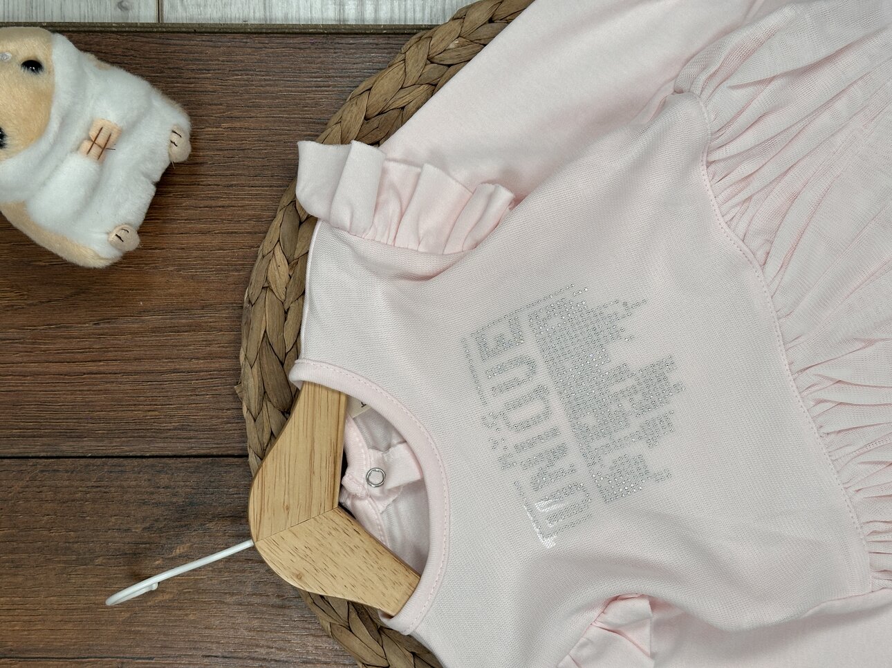 Pamuklu Fırfırlı Taş İşlemeli Kız Bebek Tulum - Detay Görseli 2