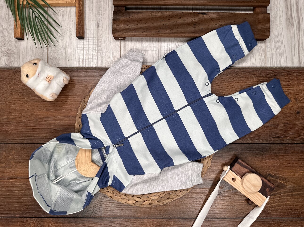 Kapüşonlu Pamuklu Çizgili Fermuarlı Erkek Bebek Tulum