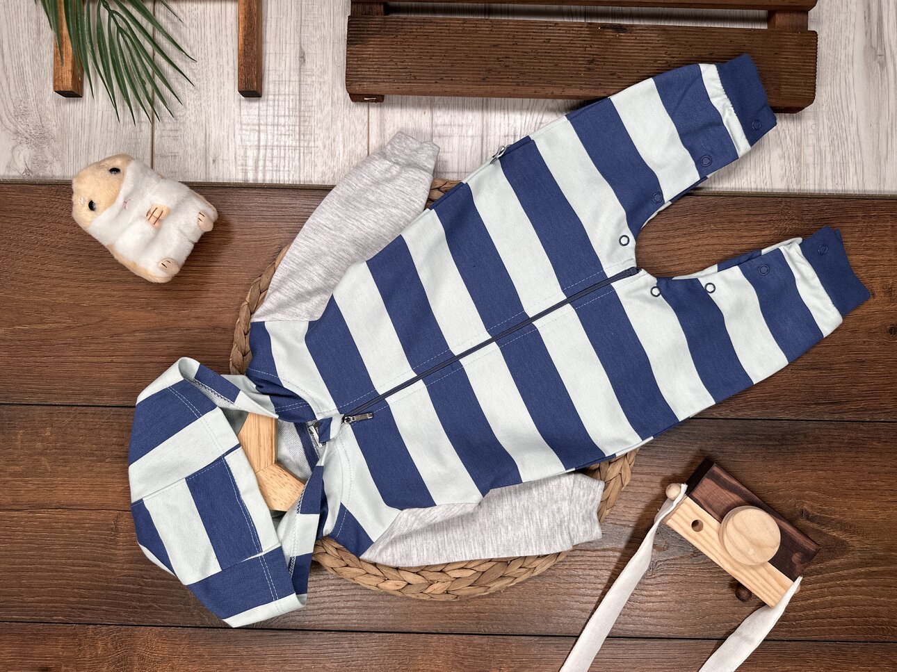 Kapüşonlu Pamuklu Çizgili Fermuarlı Erkek Bebek Tulum