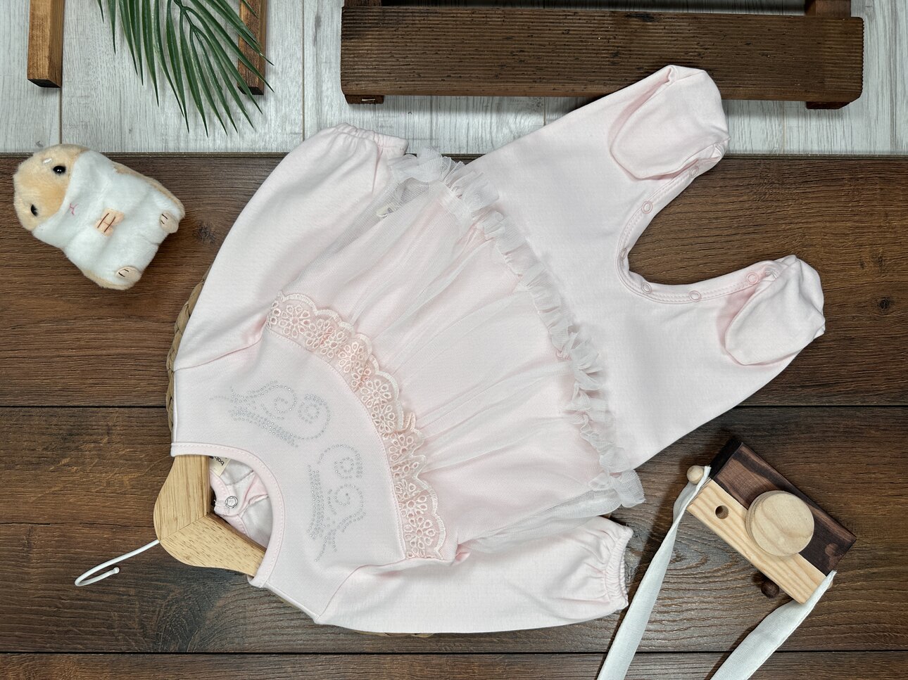 Pamuklu Güpür Detaylı Mevsimlik Kız Bebek Tulum