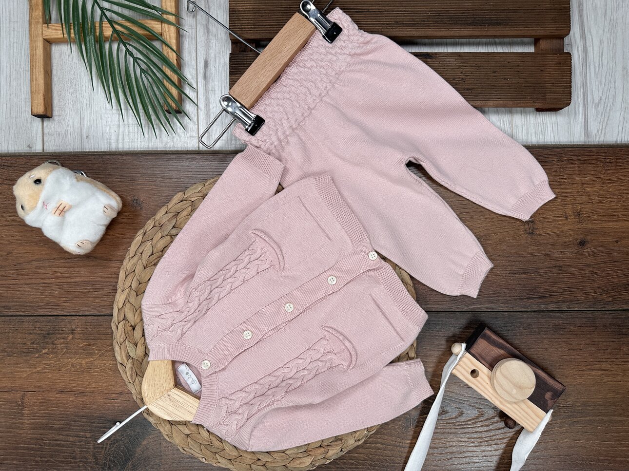 Yumuşak Triko Cep Detaylı Hırkalı 2li Kız Bebek Takım