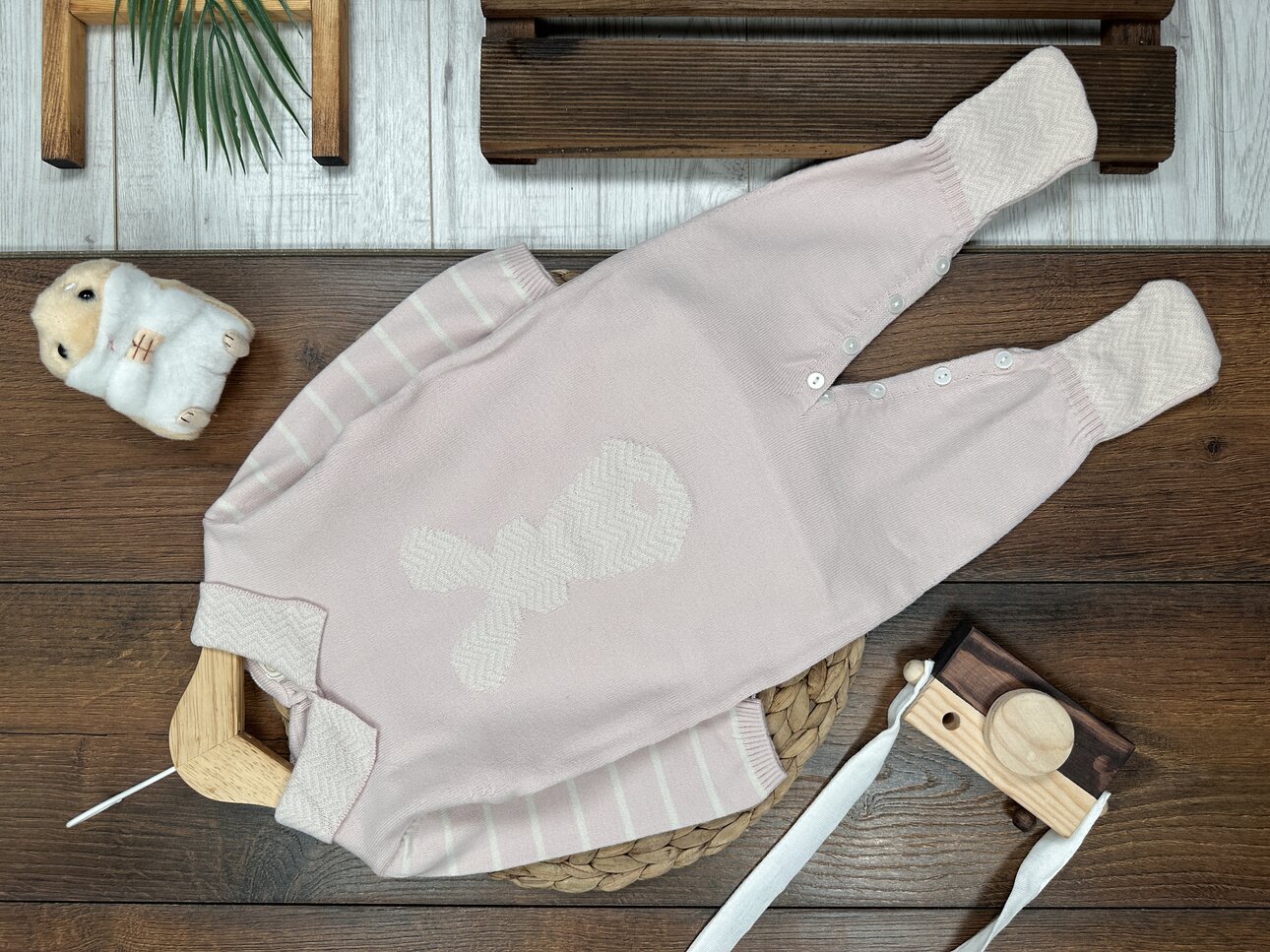 Yumuşak Triko Pamuklu Tavşan Detaylı Yakalı Kız Bebek Tulum