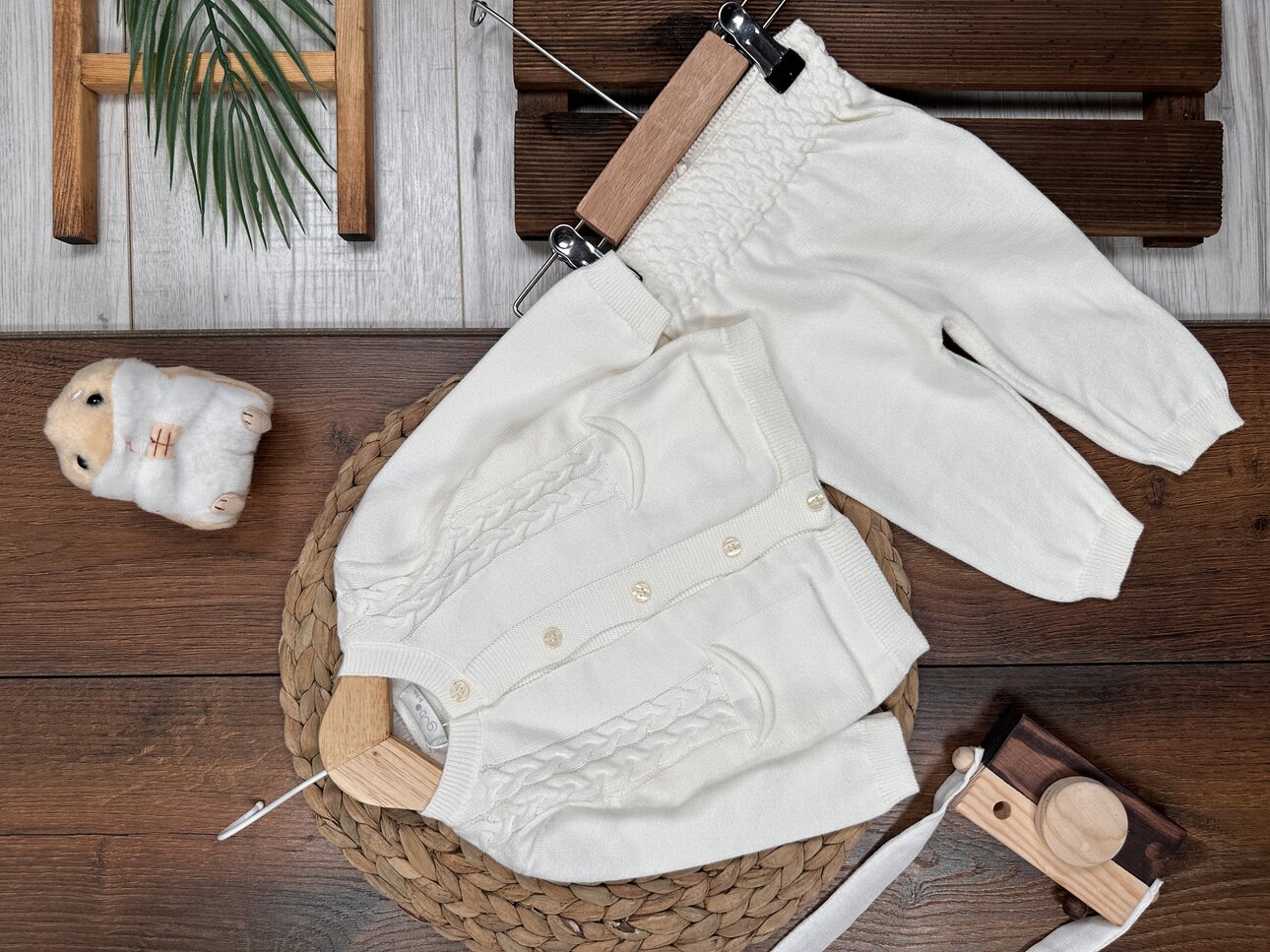 Yumuşak Triko Cep Detaylı Hırkalı 2li Kız Bebek Takım