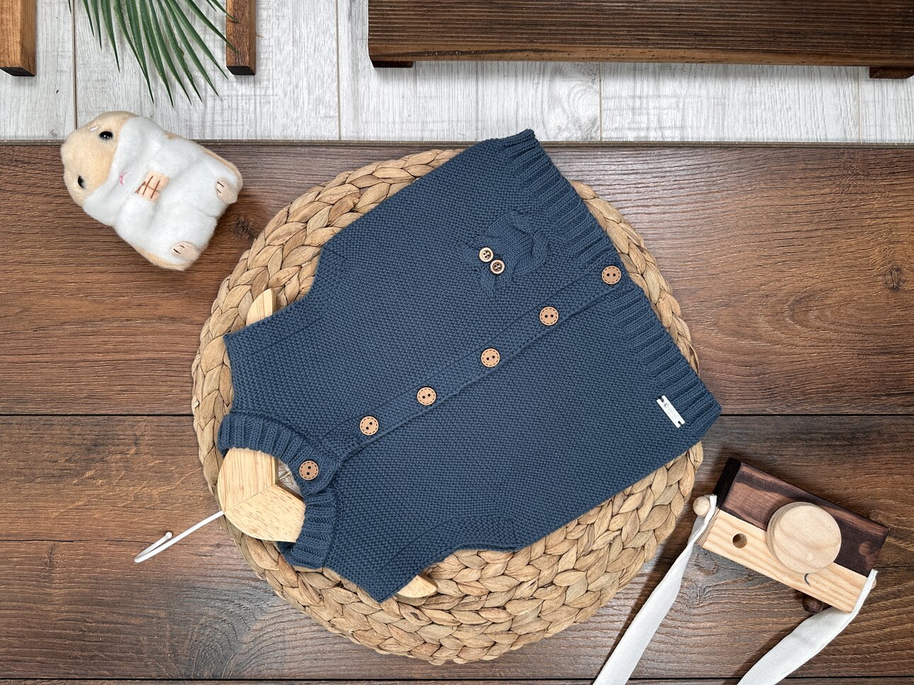 Baykuş Detaylı  Düğmeli Erkek Bebek Yelek