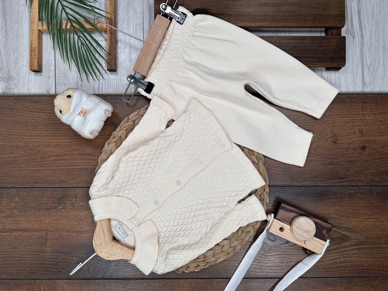 Örgü Detaylı Önden Düğmeli Triko  2li Kız Bebek Takım