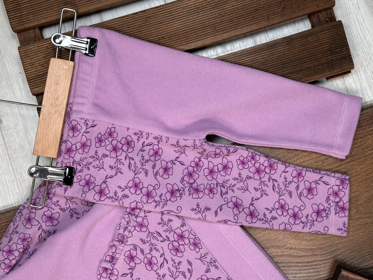 Premium Selanik Örgüsü Kadife Kumaş Çiçek Detaylı 2li Kız Bebek Takım - Detay Görseli 4