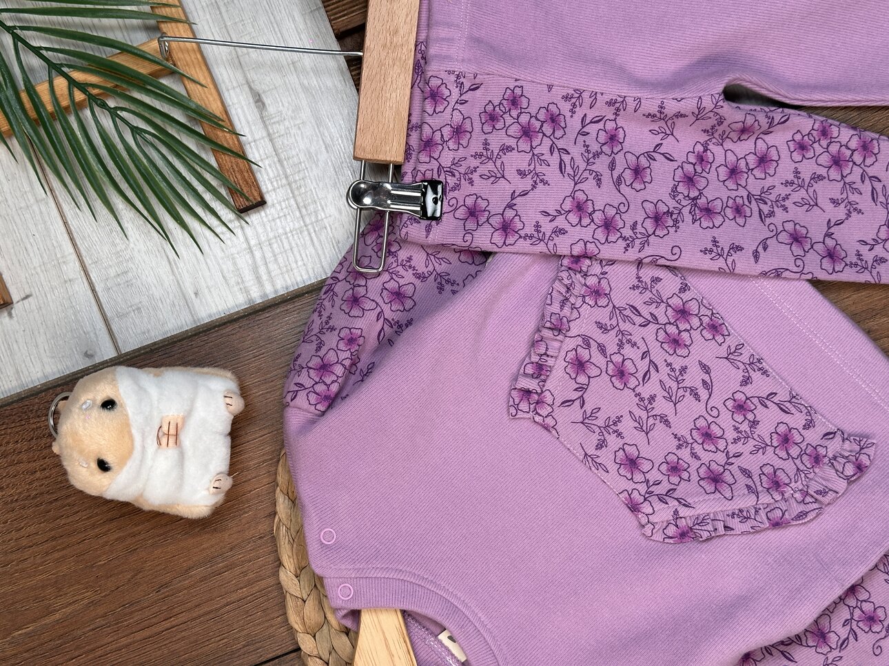 Premium Selanik Örgüsü Kadife Kumaş Çiçek Detaylı 2li Kız Bebek Takım - Detay Görseli 3