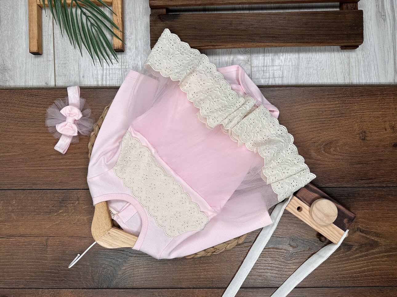 Dantel Detaylı Pamuklu Çiçek Nakışlı 2li Kız Bebek Elbise