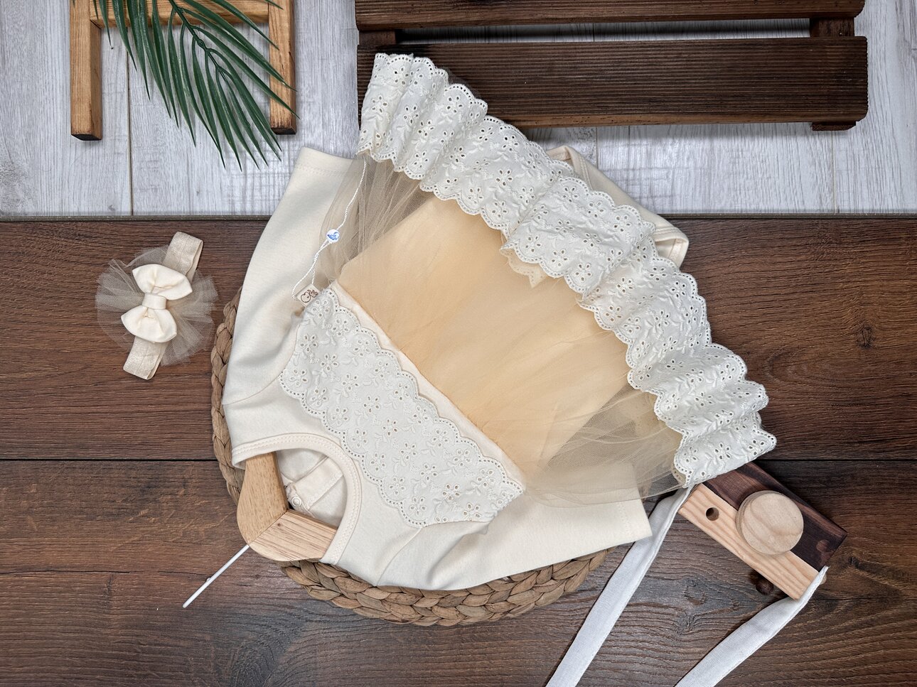 Dantel Detaylı Pamuklu Çiçek Nakışlı 2li Kız Bebek Elbise