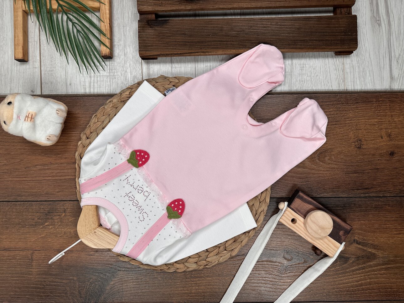 Pamuklu Çilek Desenli Uzun Kollu  Kız Bebek Tulum