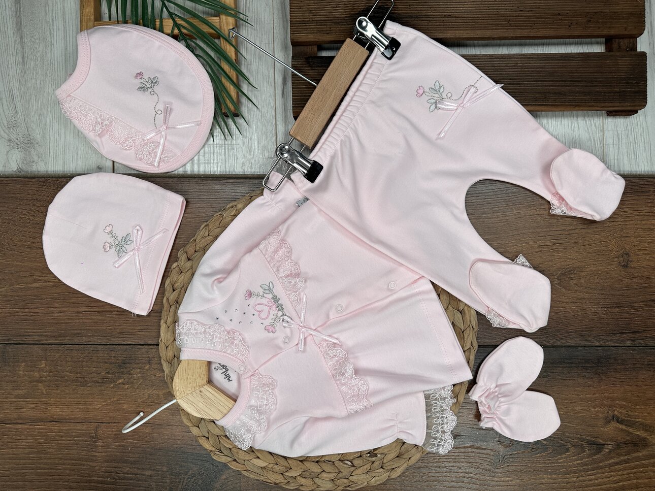 Yenidoğan Pamuklu Dantel Detaylı Nakışlı Pembe 5li Hastane Çıkış Seti