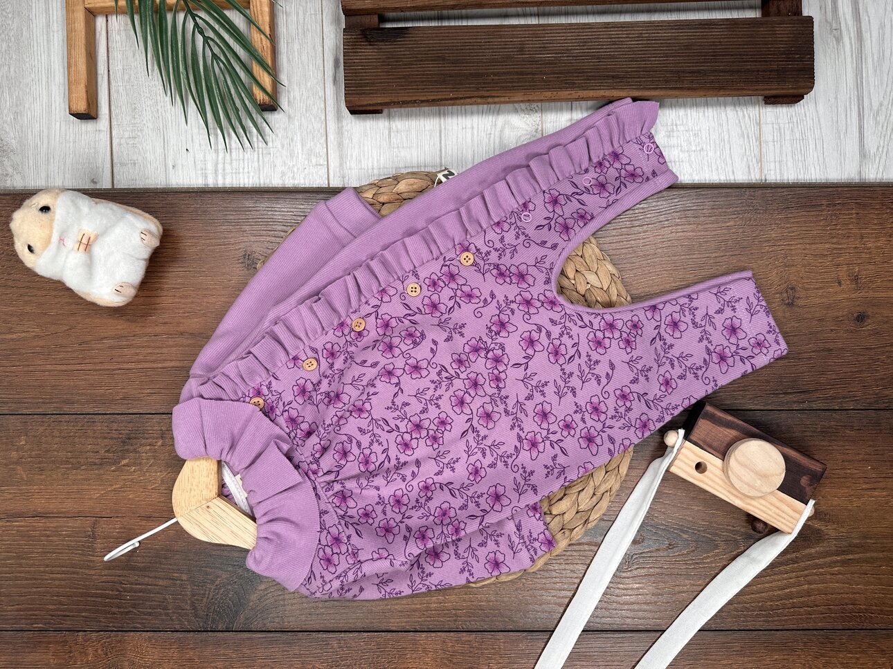 Pamuklu Çiçek Desenli Selanik Örgüsü Kadife Fırfırlı Kız Bebek Tulum