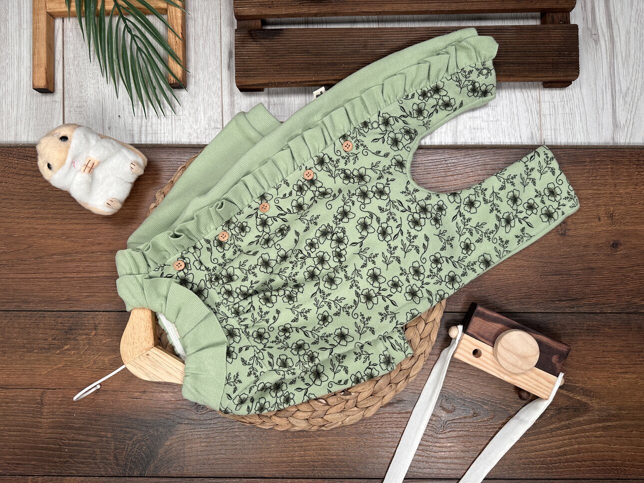 Pamuklu Çiçek Desenli Fırfırlı Kız Bebek Tulum