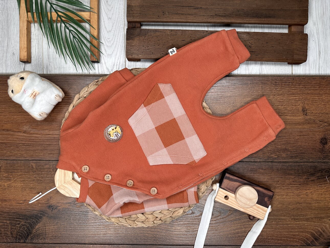 Pamuklu Düğme Detaylı Ekoseli  Kanguru Cepli Erkek Bebek Tulum