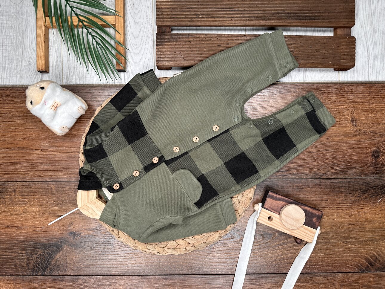 Pamuklu Ekoseli Düğme Detaylı Erkek Bebek Tulum