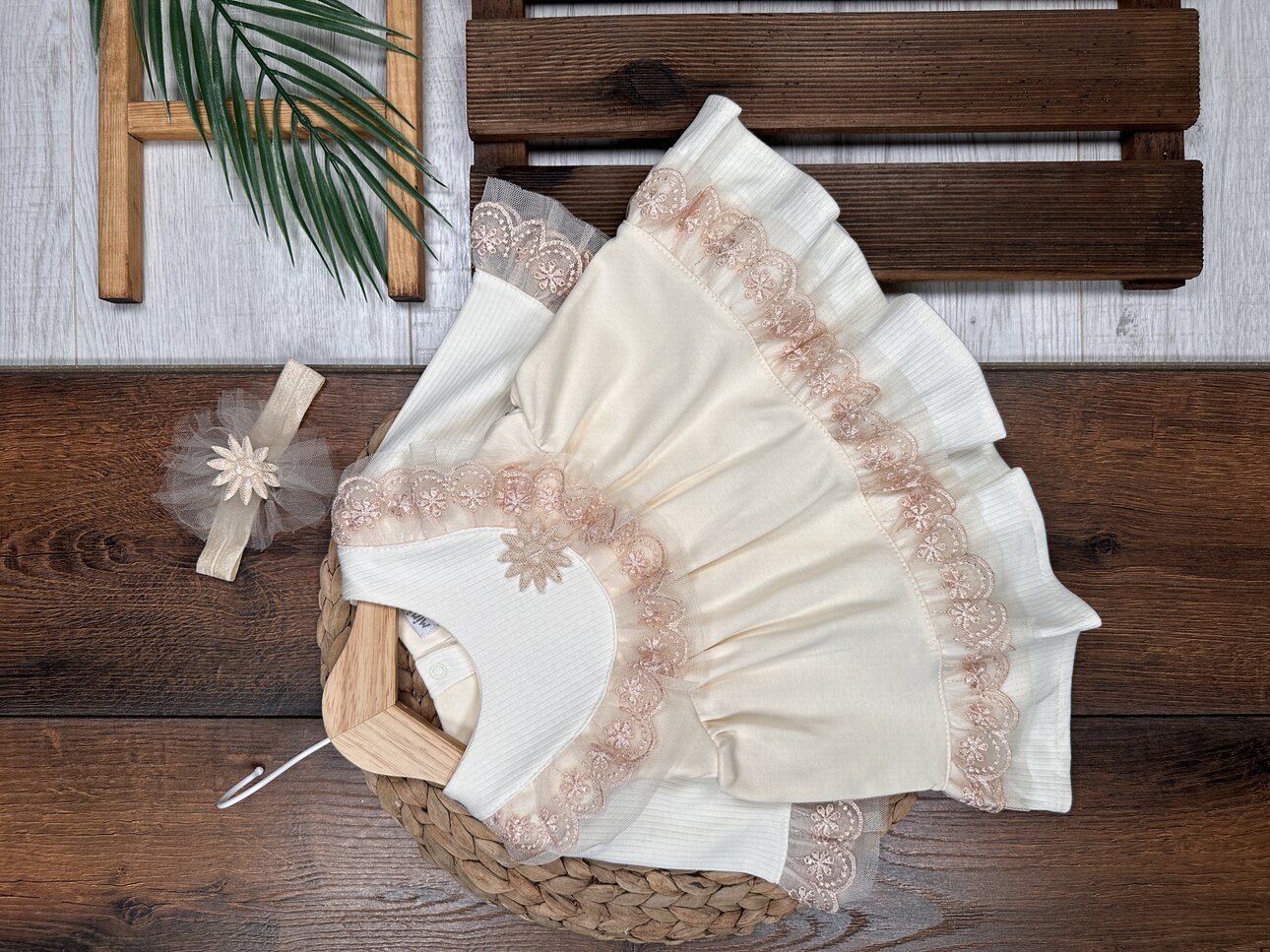 Pamuklu Dantel Detaylı Bandanalı Kız Bebek Elbise