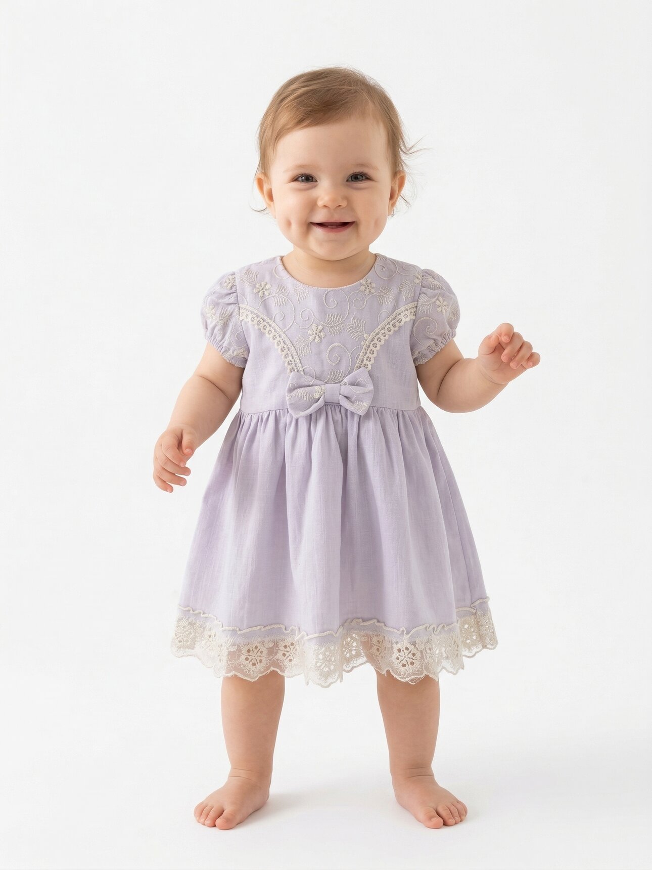 Pamuklu Dantel İşlemeli Fiyonk Detaylı Kız Bebek Elbise