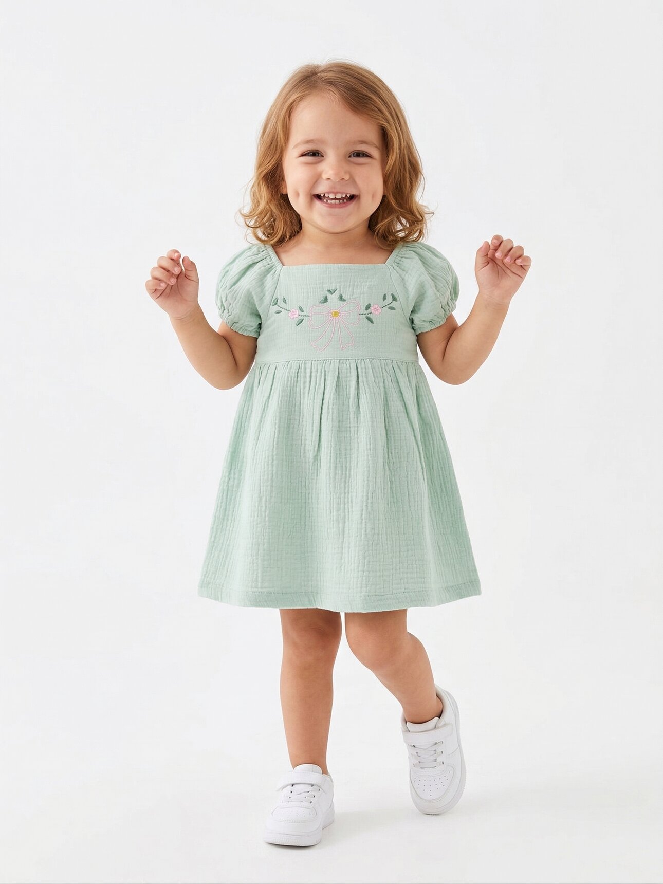 Pamuklu Organik Müslin Kumaş Nakış İşlemeli Kız Bebek Elbise