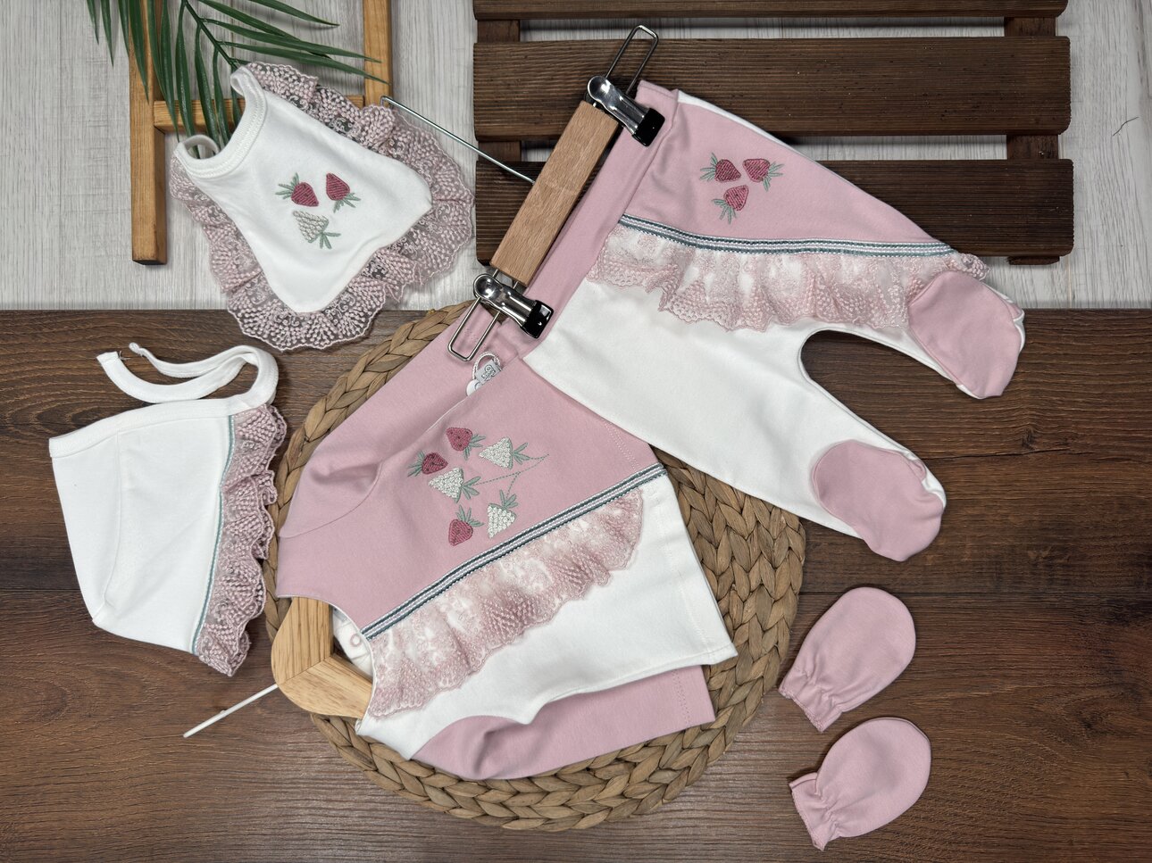 Yenidoğan Pamuk Nakış Detaylı 5li Kız Bebek Hastane Çıkış Seti