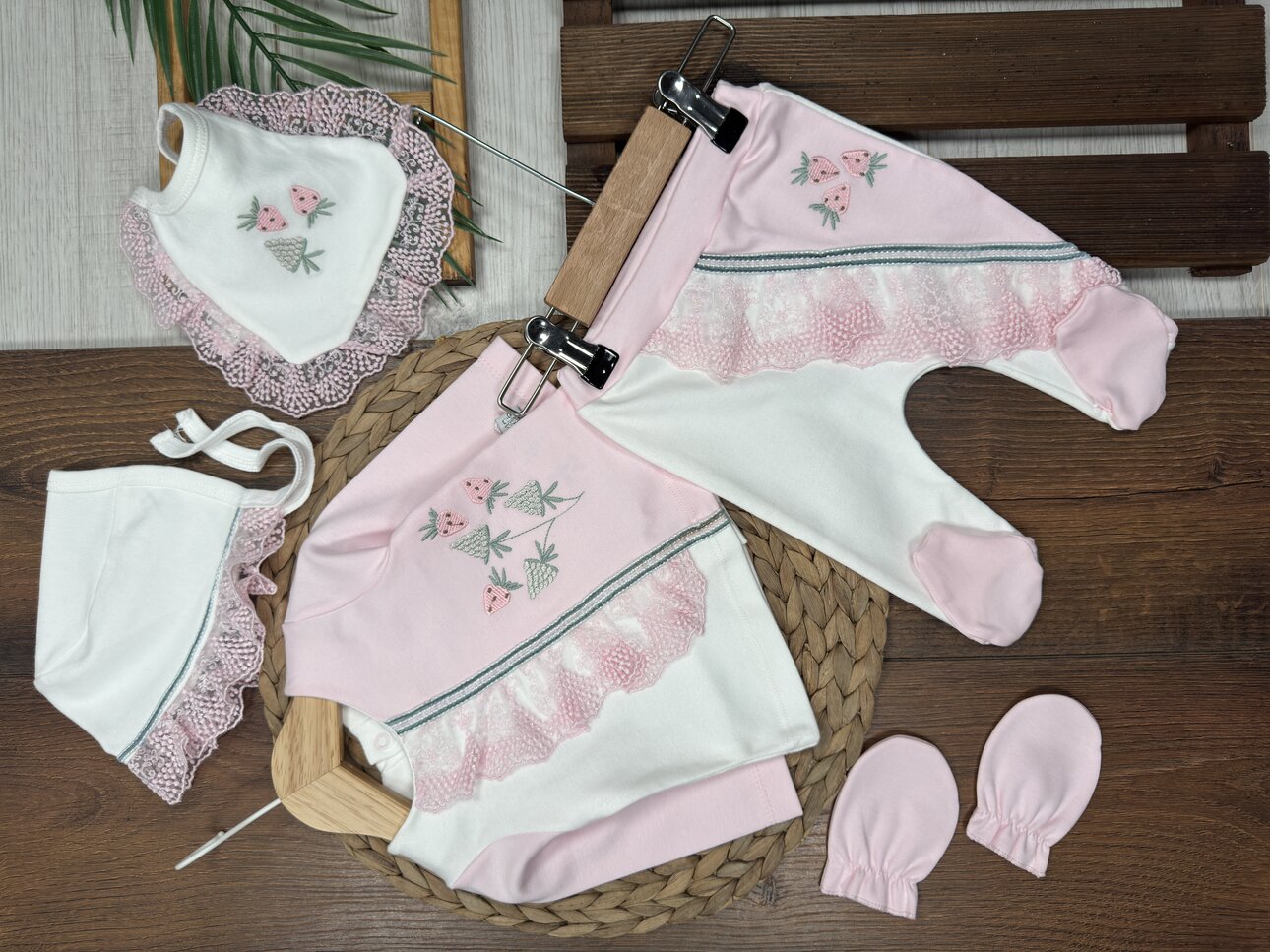 Yenidoğan Pamuk Nakış Detaylı 5li Kız Bebek Hastane Çıkış Seti