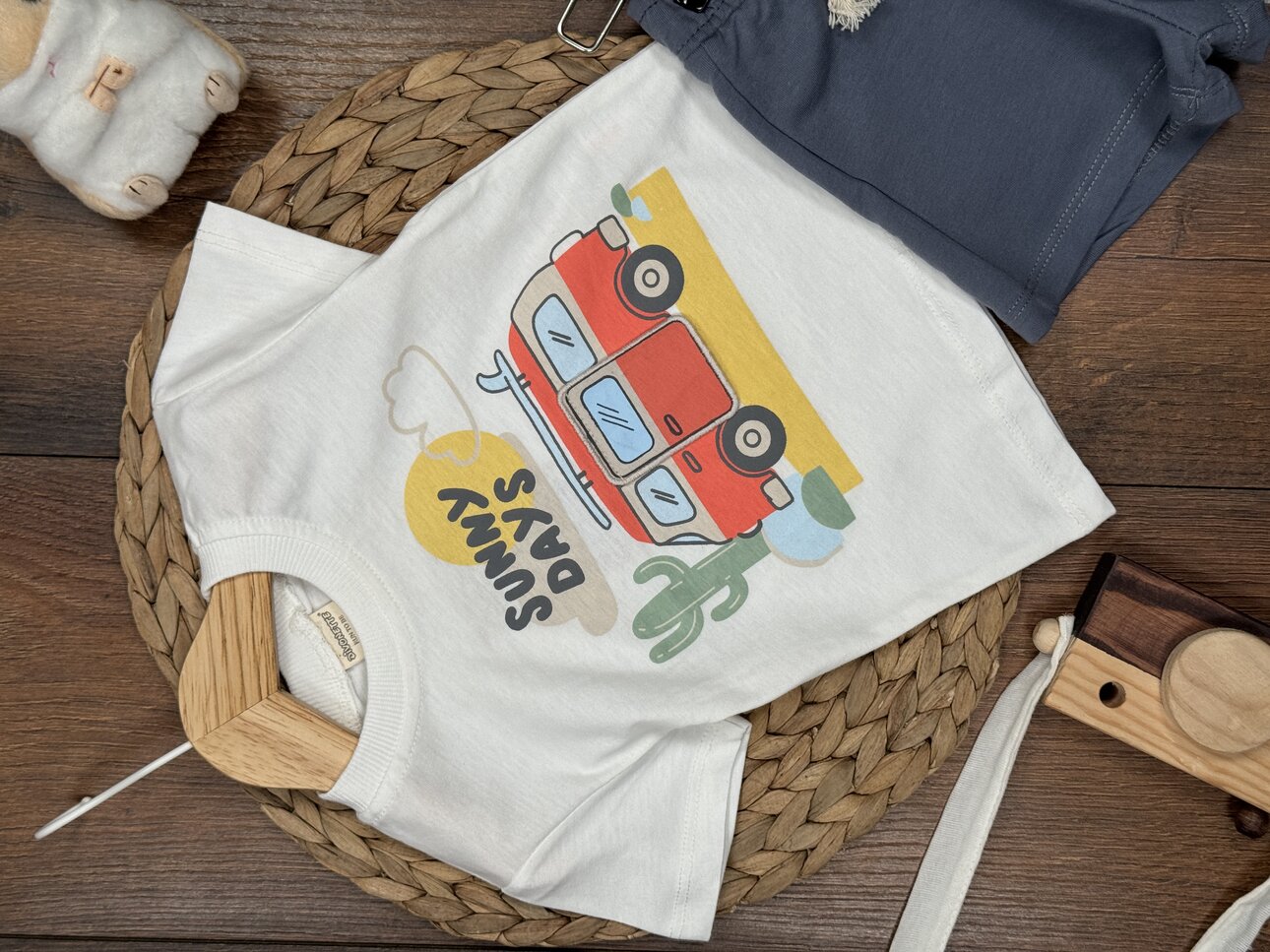 Pamuklu 3 Boyutlu Karavan Detaylı Erkek Bebek 2li Şortlu Takım