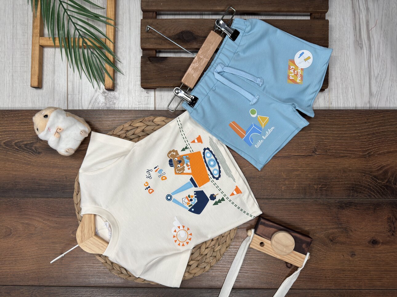 Pamuklu Kepçe Detaylı Şortlu Erkek Bebek 2li Takım