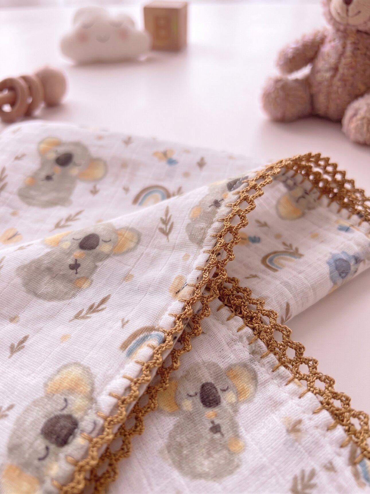 Pamuklu Tek Kat Koala Detaylı Ölçüleri 75*85 cm Erkek Bebek Müslin Battaniye - Görsel 3